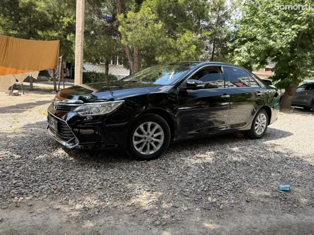 Toyota Camry 2015 · 2.0 AT