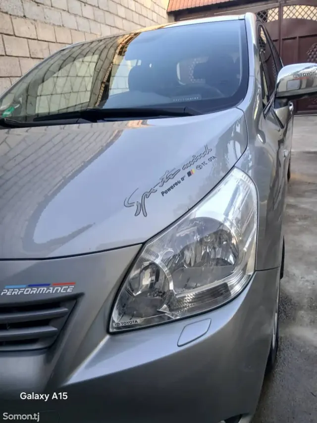 Toyota Verso 2012 · 1.8 MT