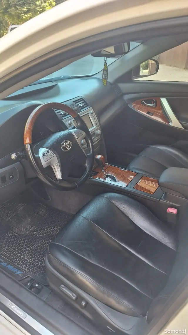 Toyota Camry 2011 · 3.5 AT
