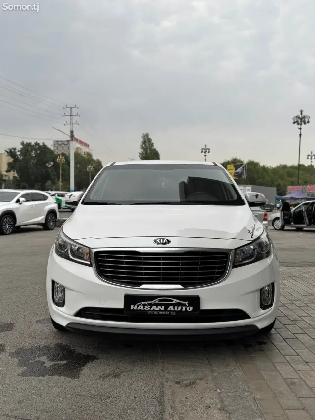 Kia Carnival 2015 · 2.2 AT