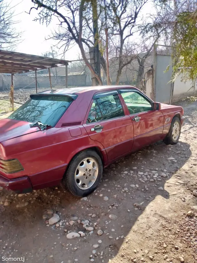 Mercedes-Benz W201 1992 · 1.8 MT