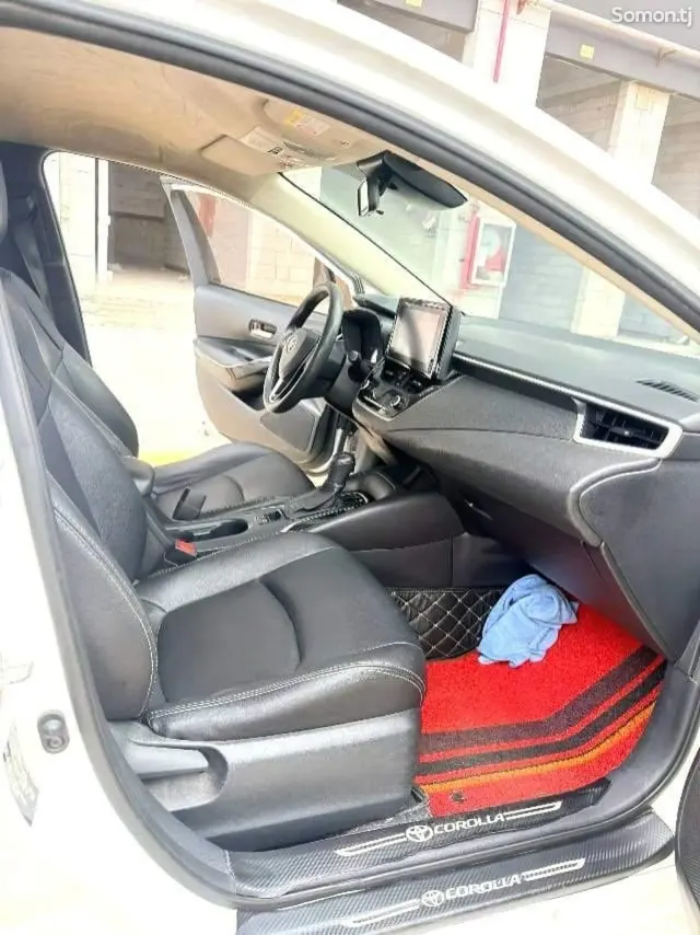 Toyota Camry 2021 · 1.8 AT