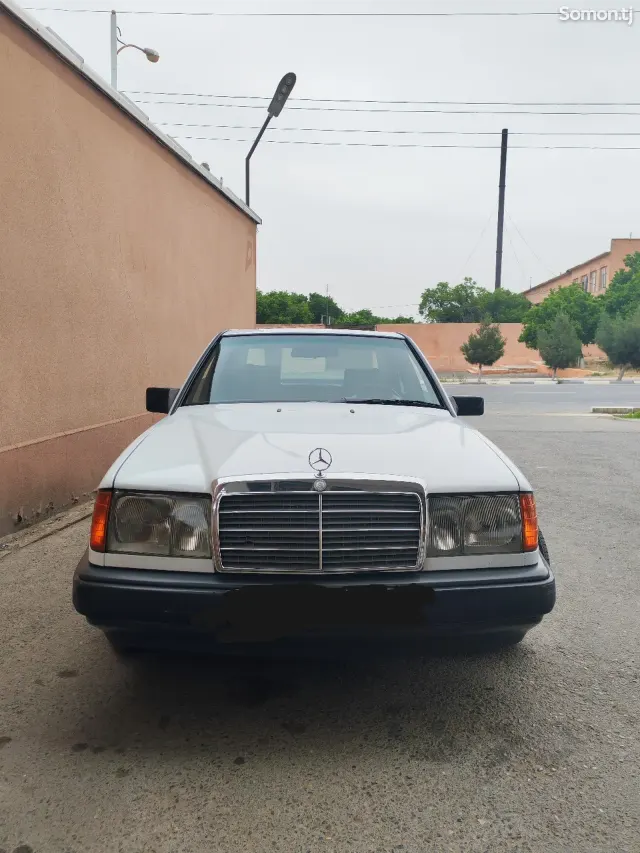 Mercedes-Benz W124 1988 · 2.5 MT