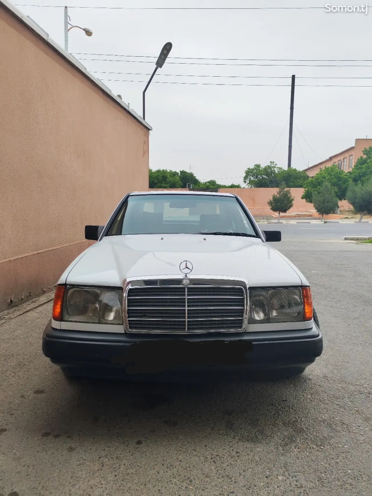 Mercedes-Benz W124 1988 · 2.5 MT