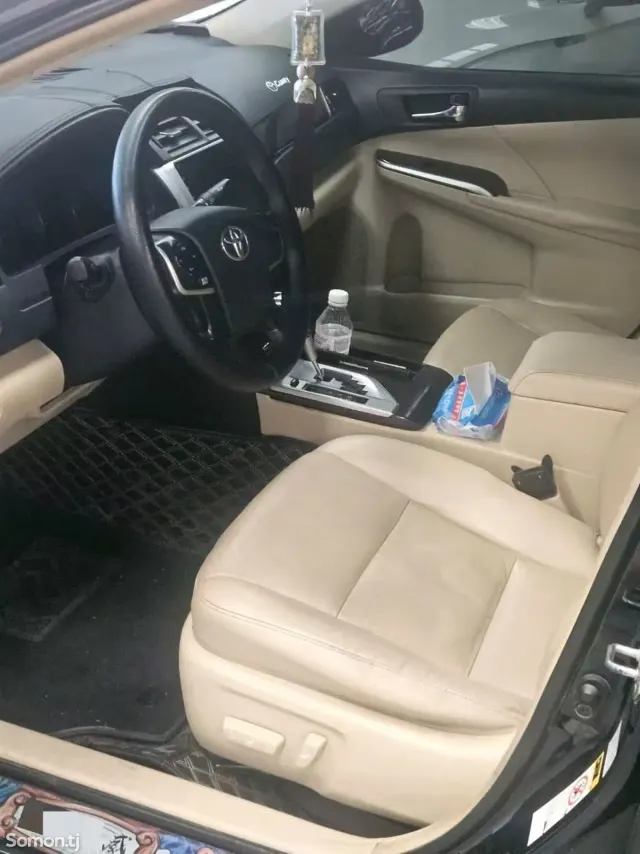 Toyota Camry 2015 · 2.0 AT