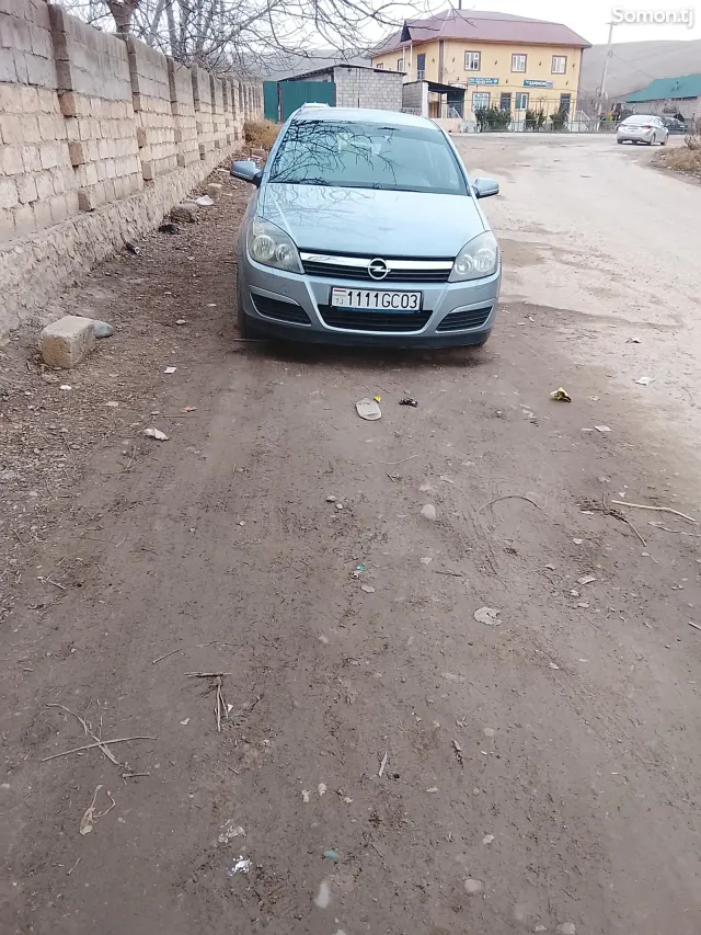 Opel Astra H 2006 · 1.6 MT