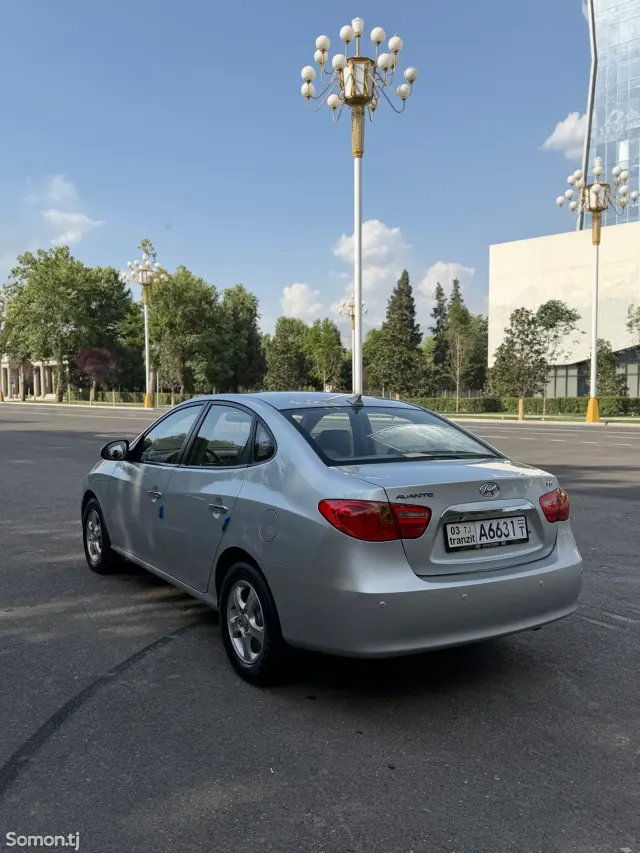 Hyundai Avante 2010 · 1.6 AT