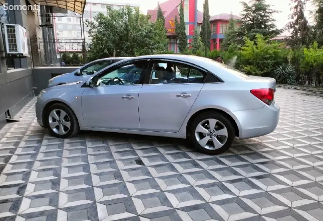 Chevrolet Cruze 2009 · 1.8 AT