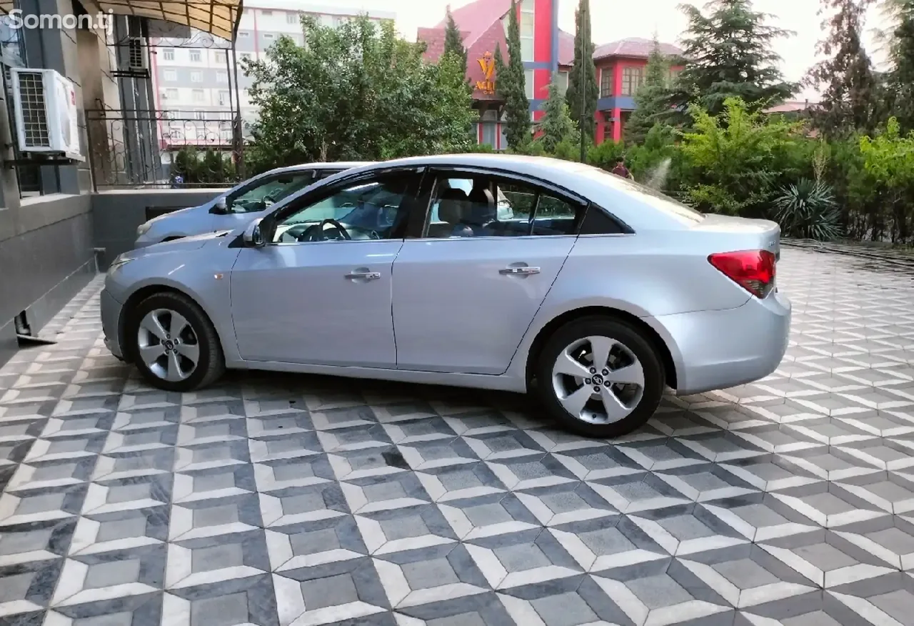 Chevrolet Cruze 2009 · 1.8 AT
