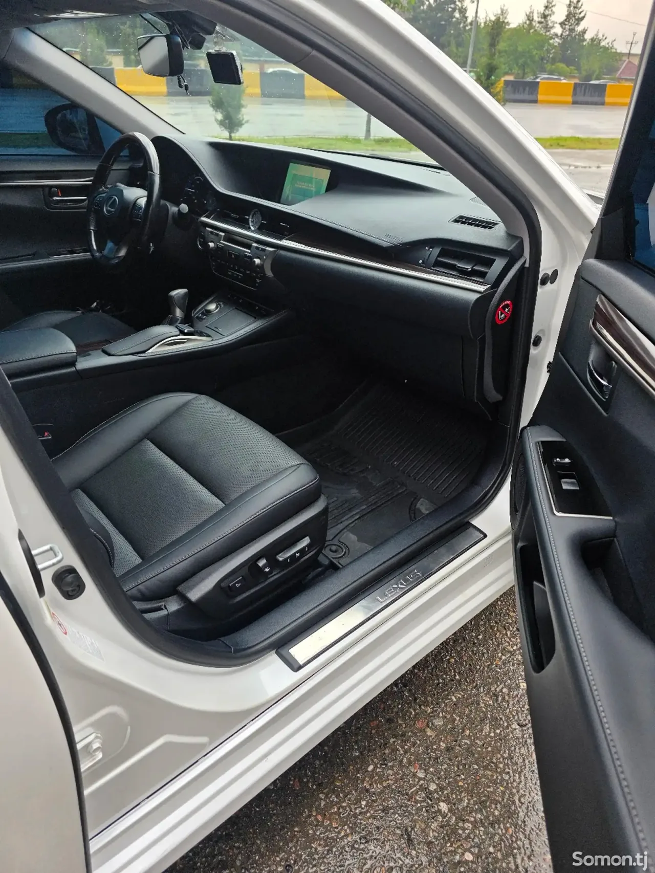 Lexus ES series 2016 · 3.0 AT