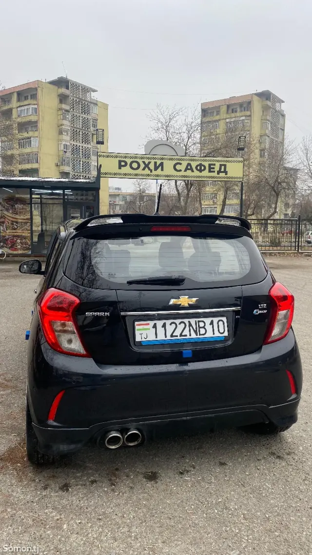 Chevrolet Spark 2015 · 1.1 AT
