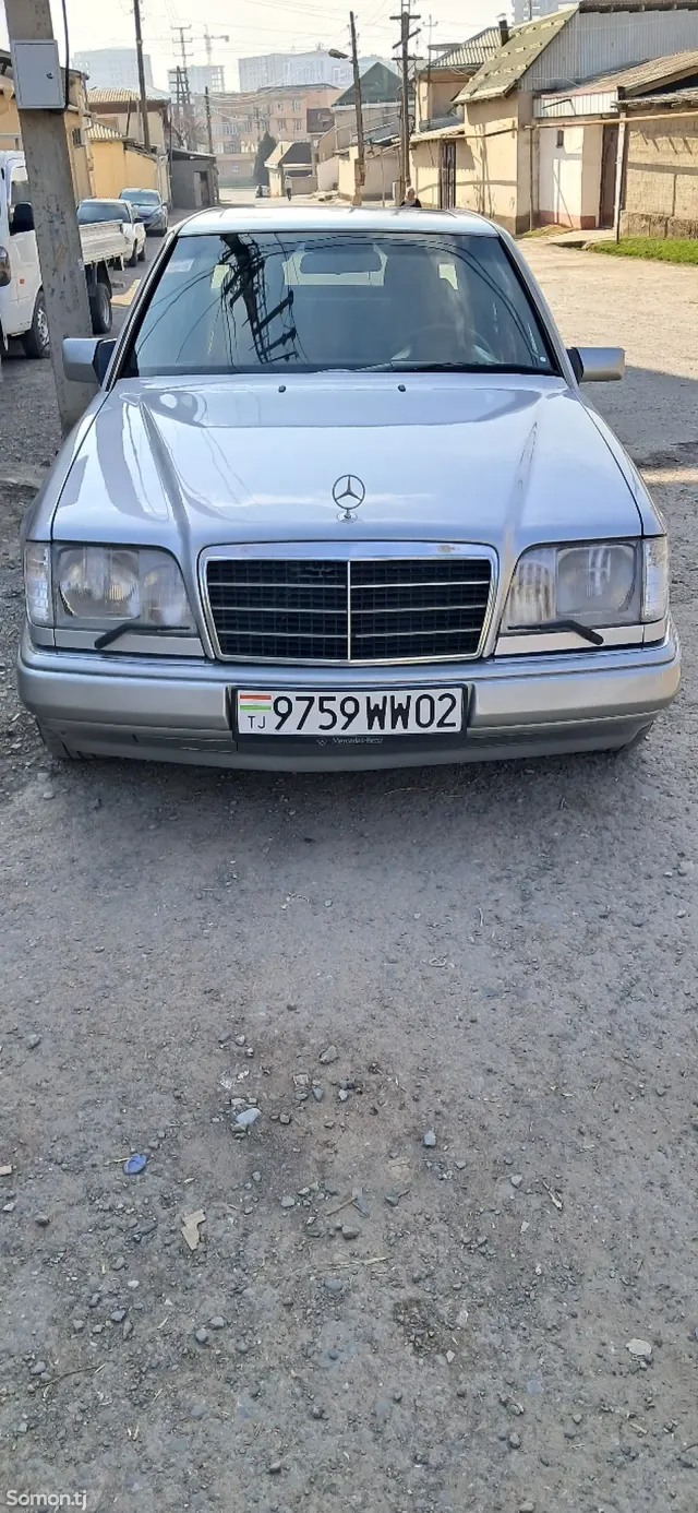 Mercedes-Benz W124 1993 · 2.5 MT