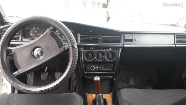 Mercedes-Benz W201 1991 · 1.8 MT