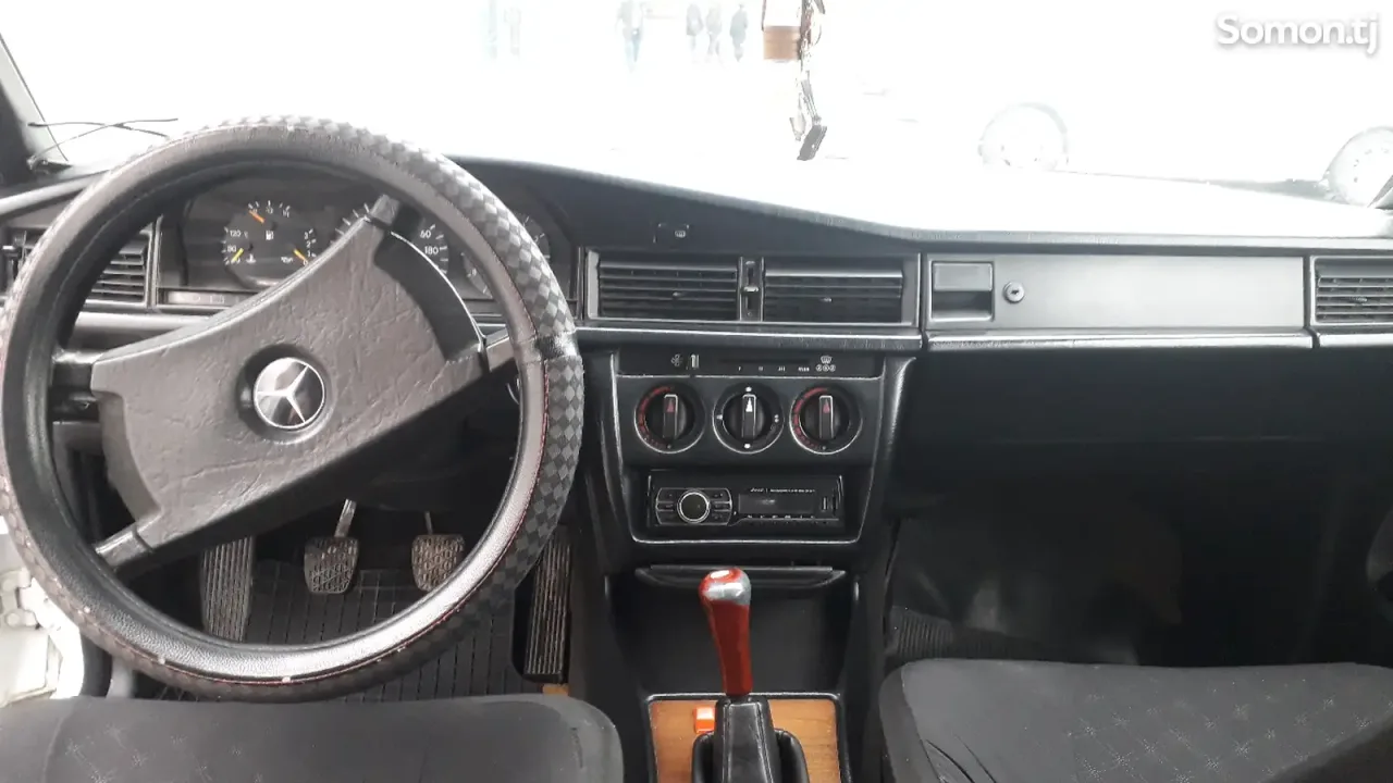 Mercedes-Benz W201 1991 · 1.8 MT