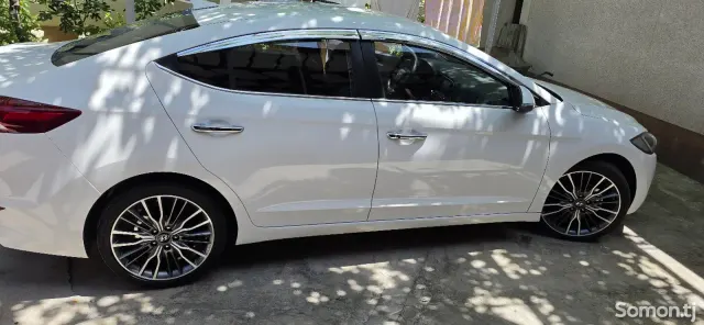 Hyundai Avante 2016 · 1.6 AT