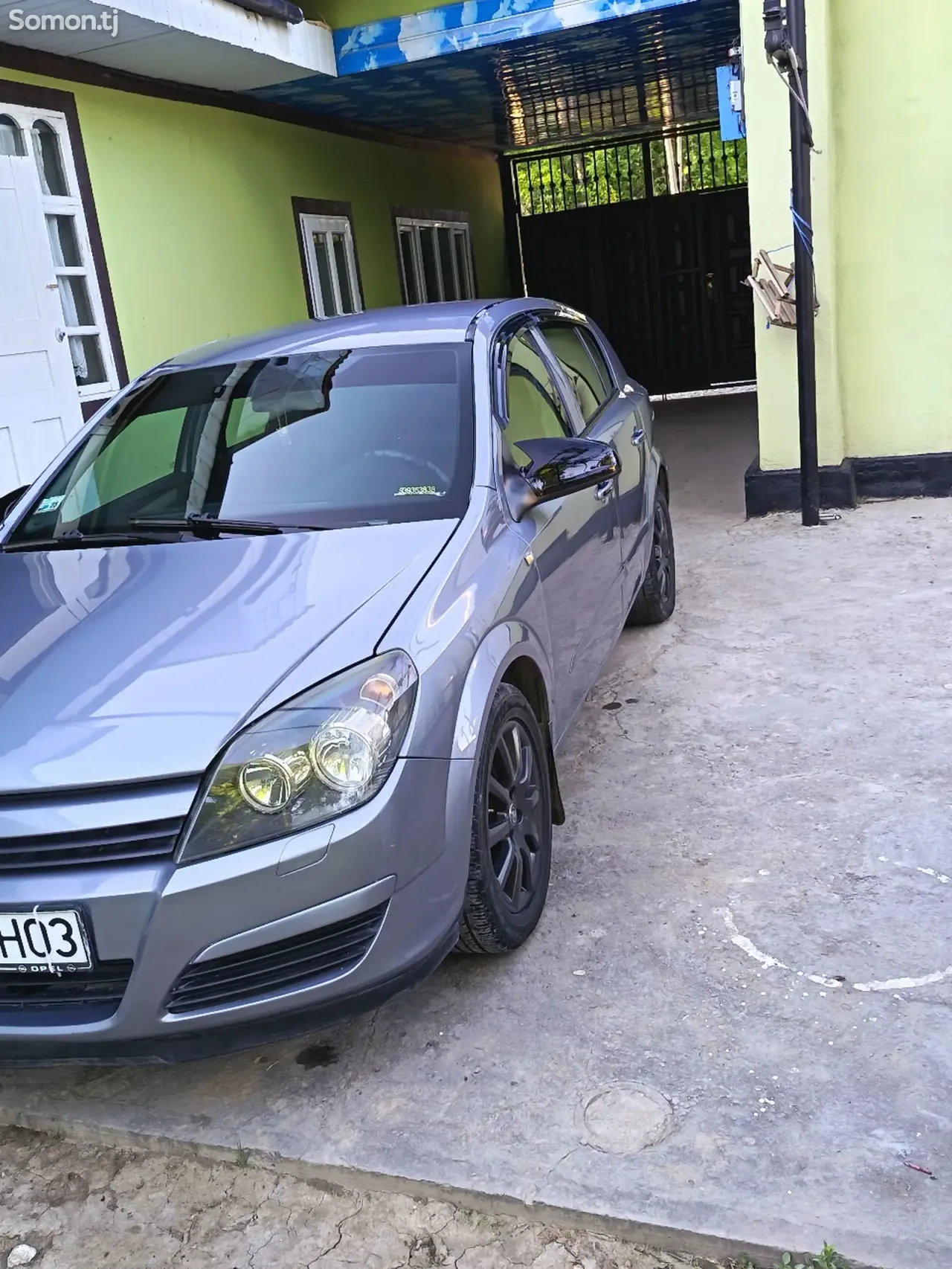 Opel Astra H 2004 · 1.6 MT