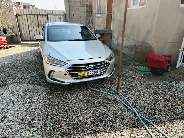 Hyundai Elantra 2017 · 2.0 AT