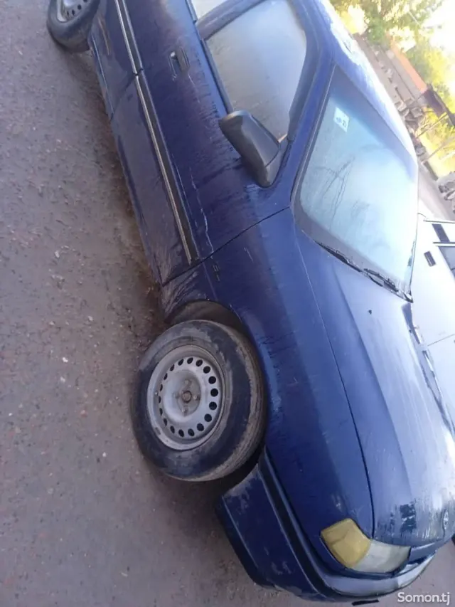 Opel Vectra A 1992 · 1.6 MT