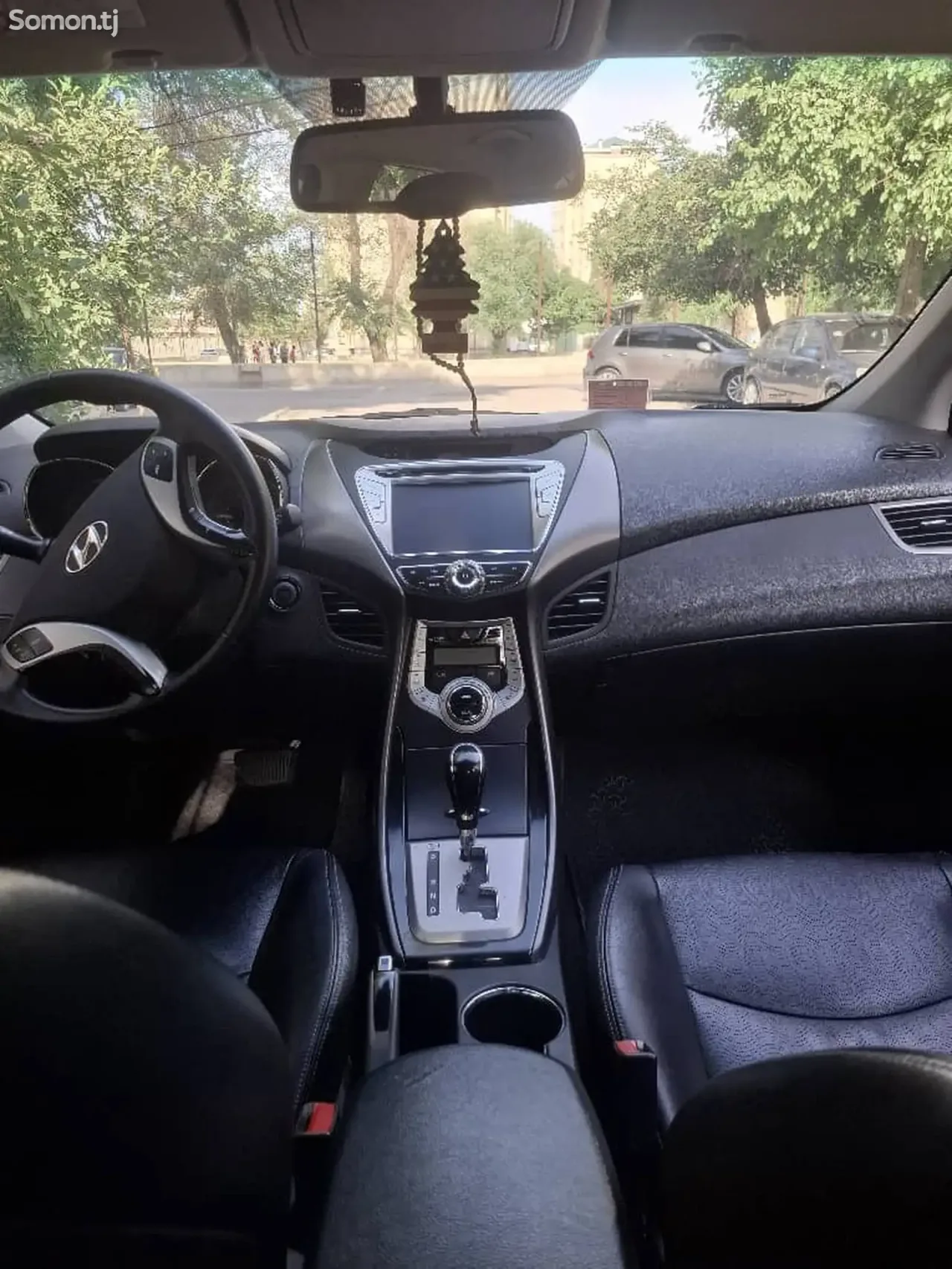 Hyundai Avante 2012 · 1.6 AT