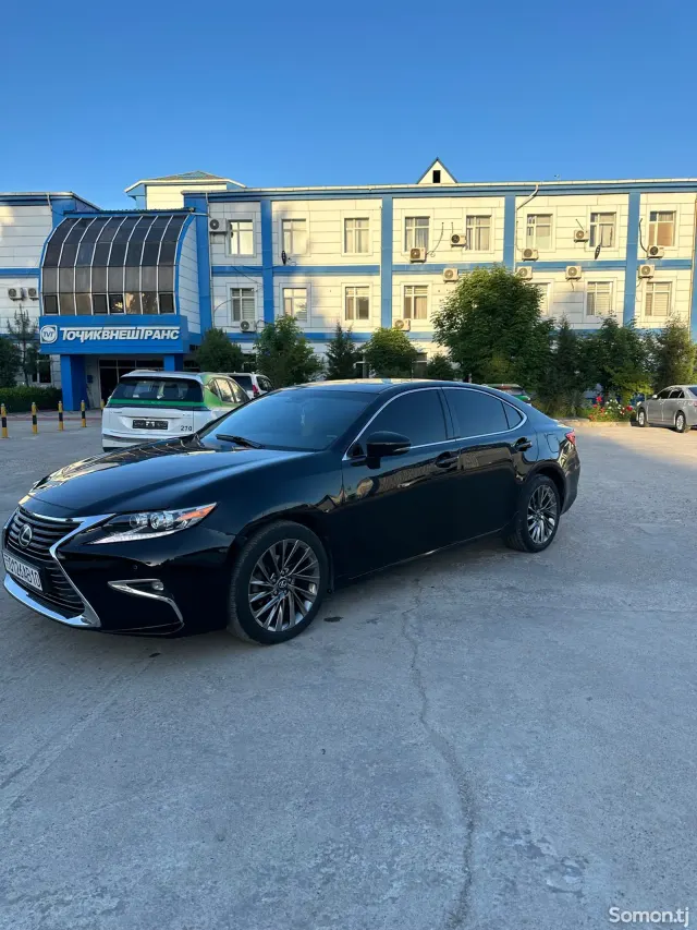 Lexus ES series 2015 · 3.5 AT