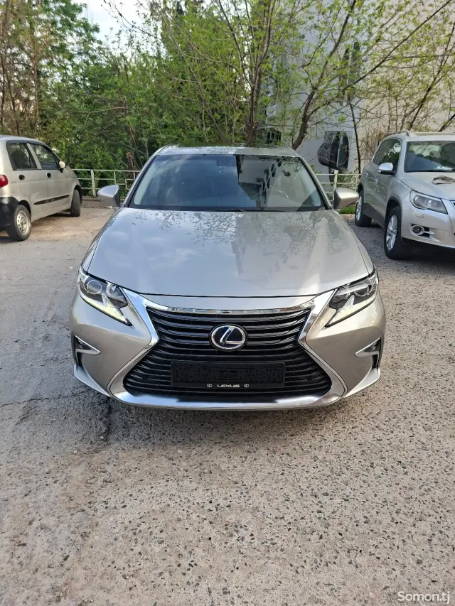 Lexus ES series 2018 · 2.5 AT