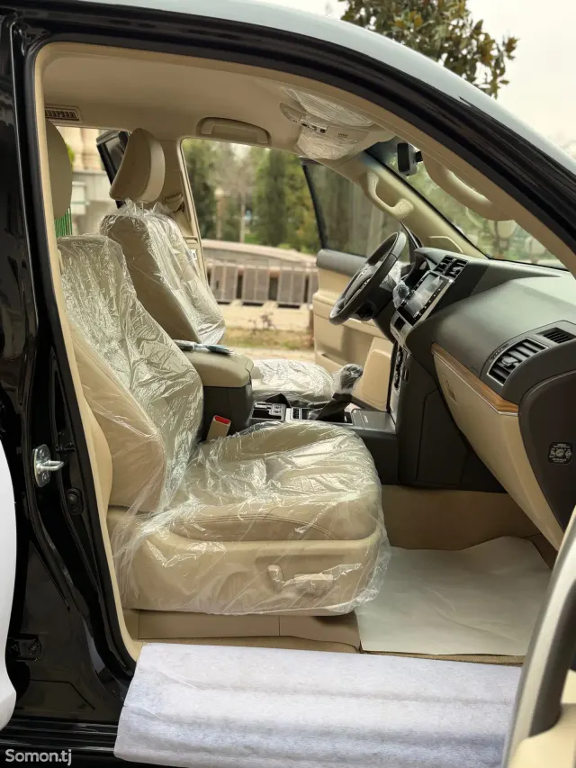 Toyota Land Cruiser Prado 2022 · 4.0 AT