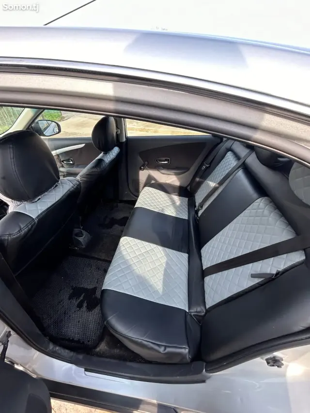 Nissan Almera 2014 · 1.6 MT