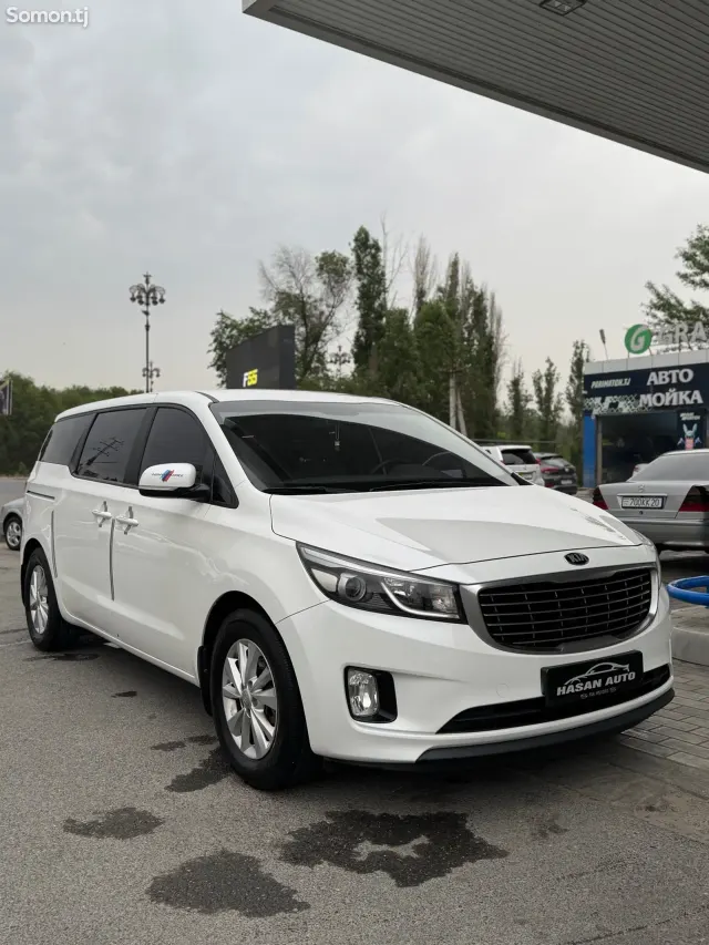 Kia Carnival 2015 · 2.2 AT