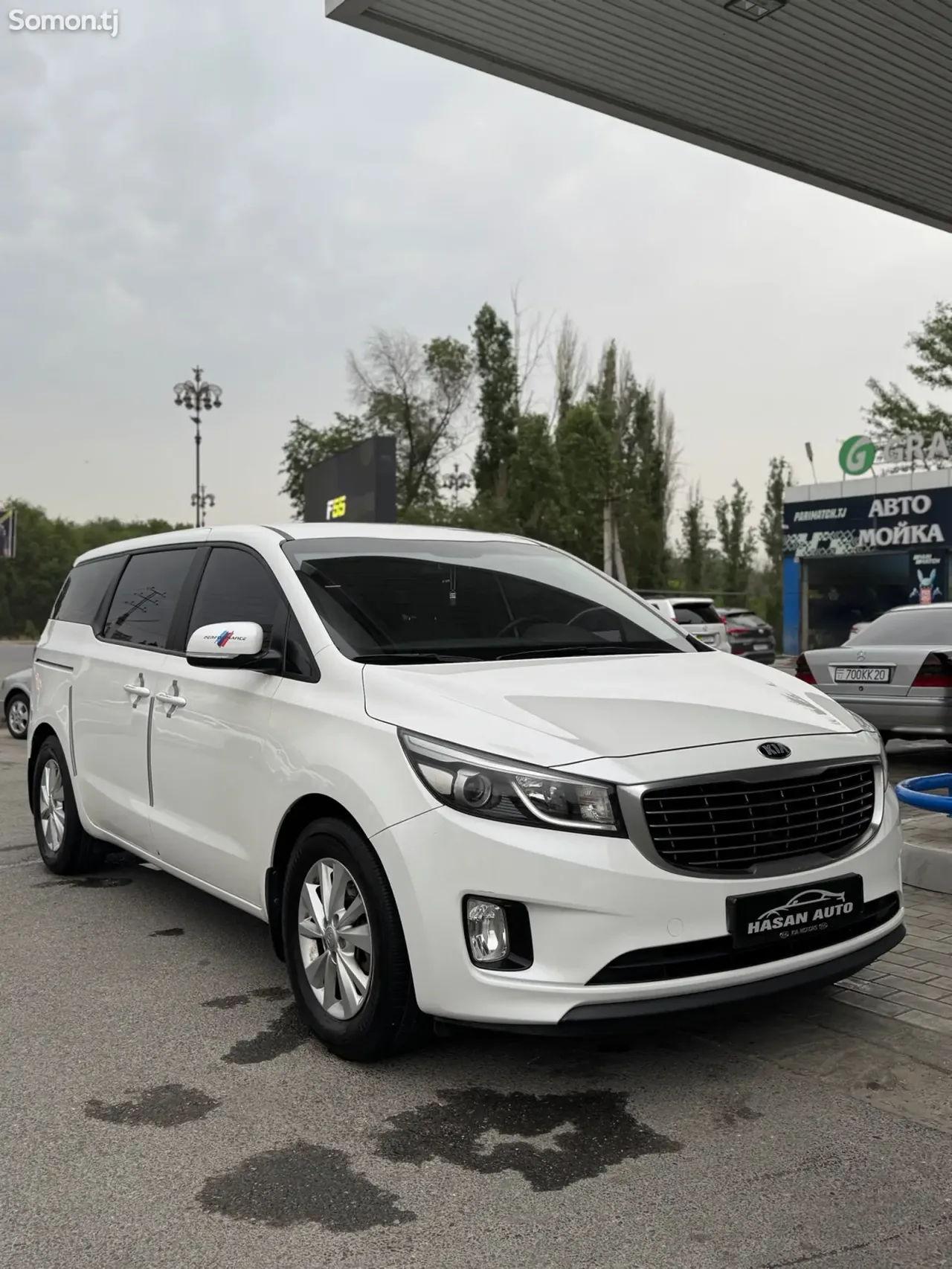 Kia Carnival 2015 · 2.2 AT