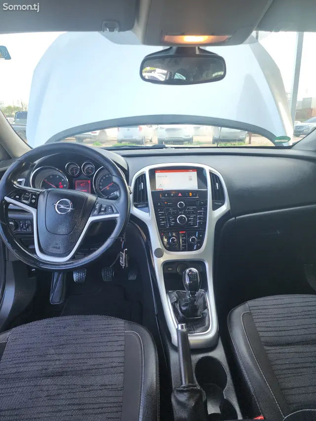 Opel Astra J 2014 · 1.7 MT