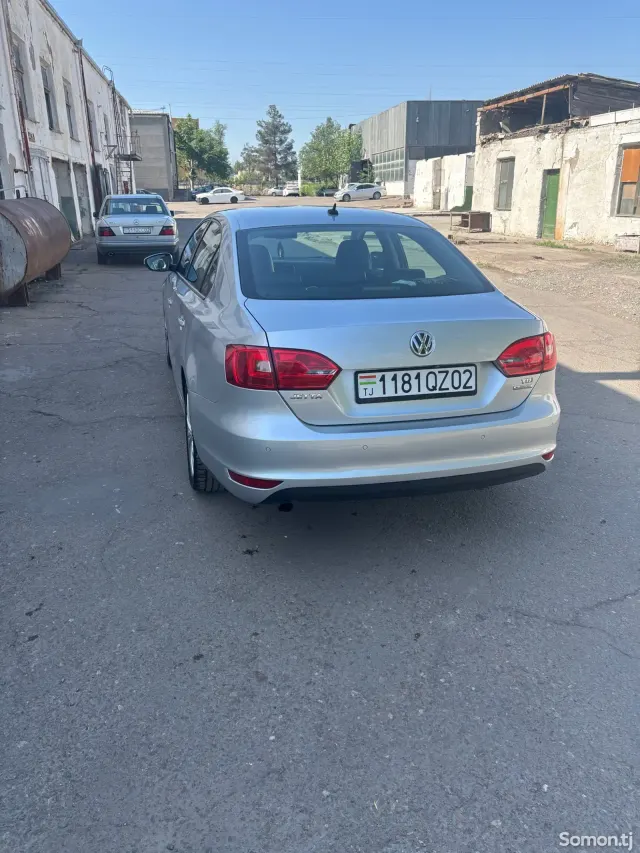 Volkswagen Jetta 2012 · 1.6 AT