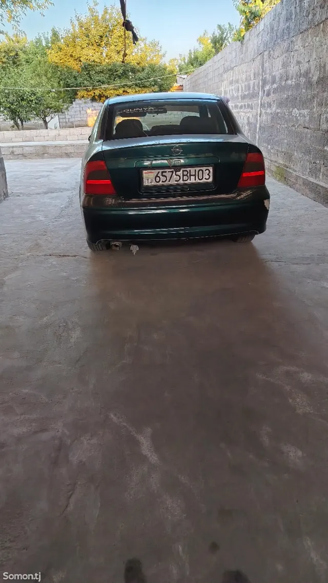Opel Vectra B 2000 · 1.6 MT