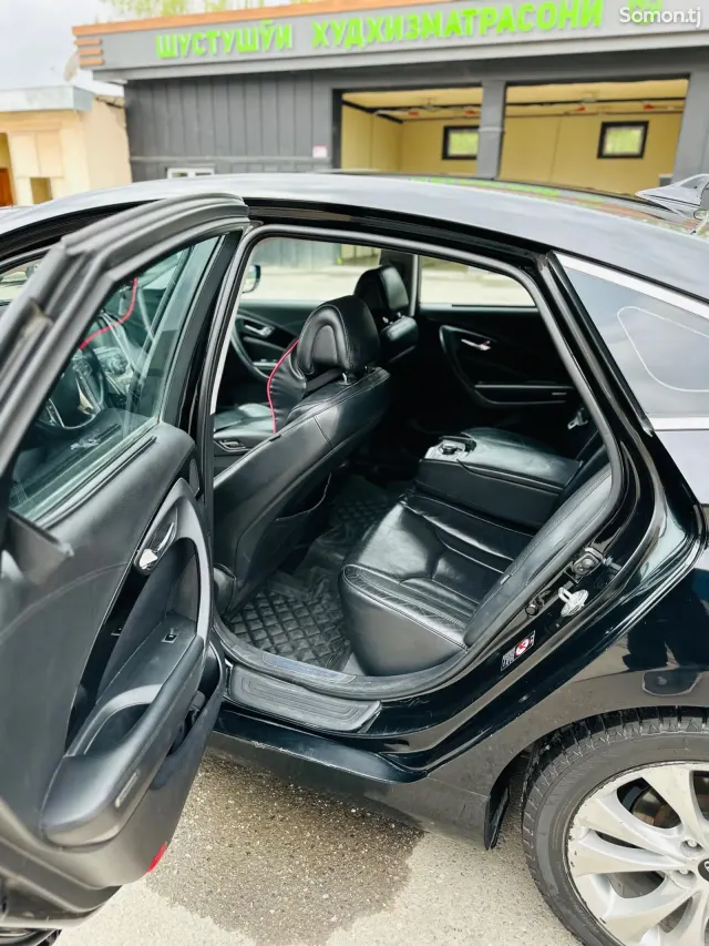 Hyundai Grandeur 2012 · 3.0 AT