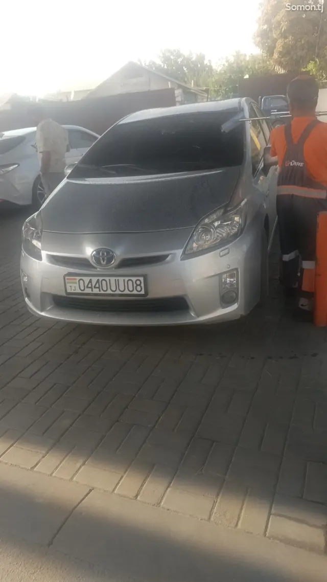 Toyota Prius 2011 · 1.6 AMT