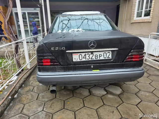 Mercedes-Benz E class 1994 · 2.5 MT