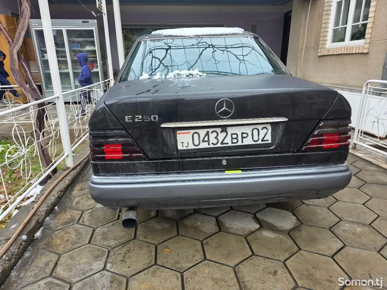 Mercedes-Benz E class 1994 · 2.5 MT