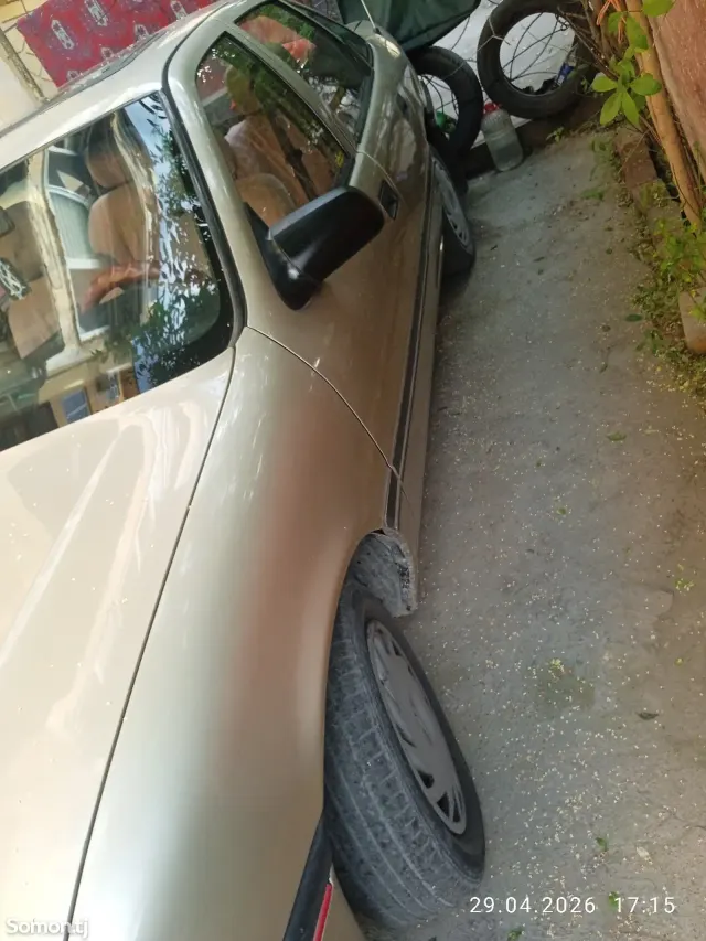 Opel Vectra A 1990 · 1.6 MT