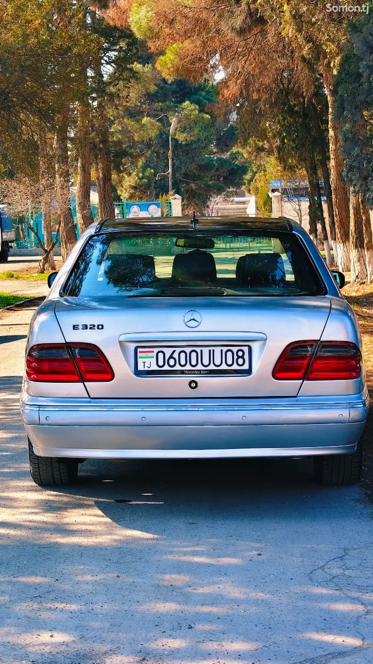 Mercedes-Benz E class 2000 · 3.2 AT