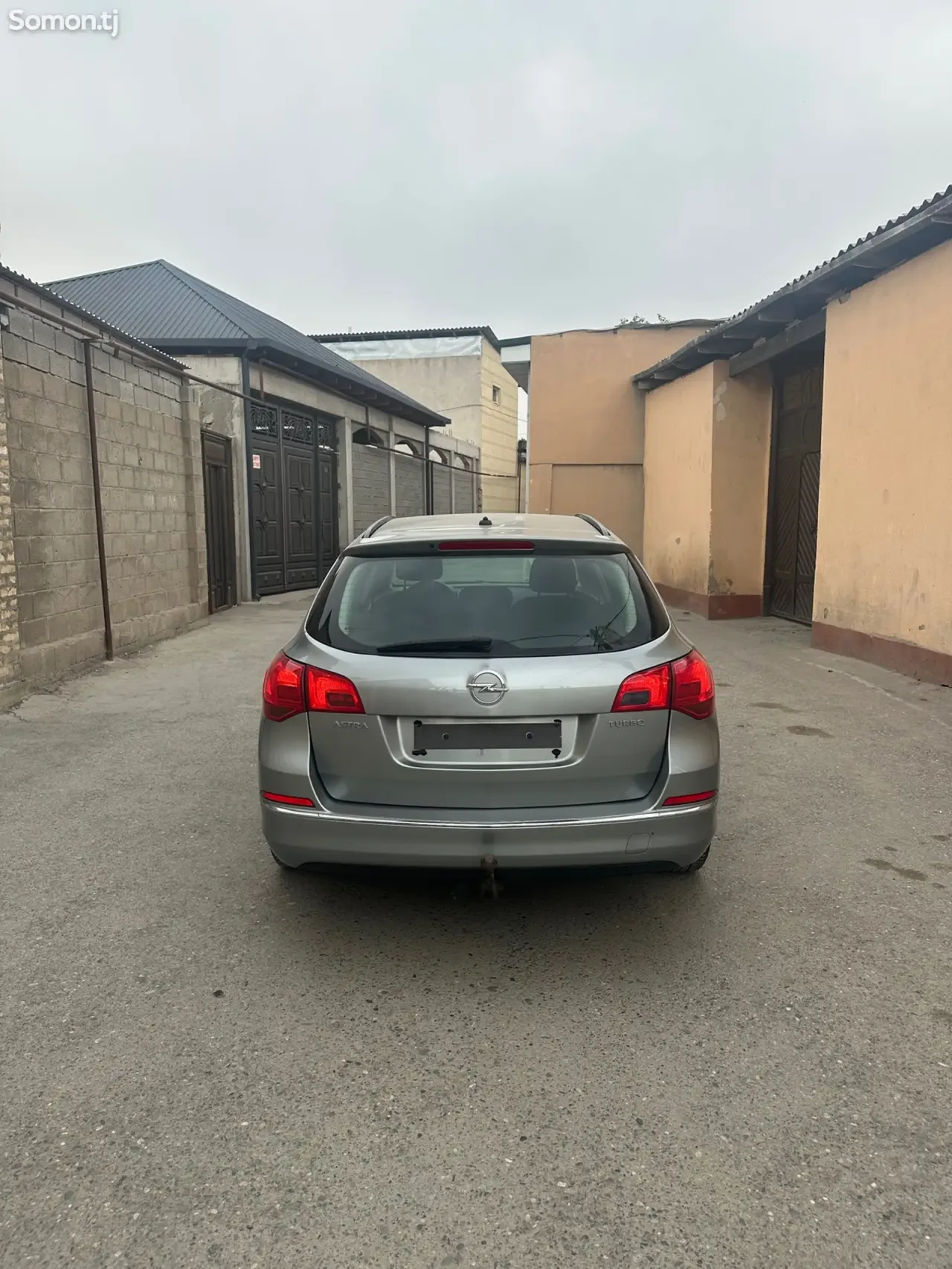 Opel Astra J 2014 · 1.4 MT