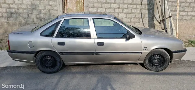 Opel Vectra A 1992 · 1.6 MT