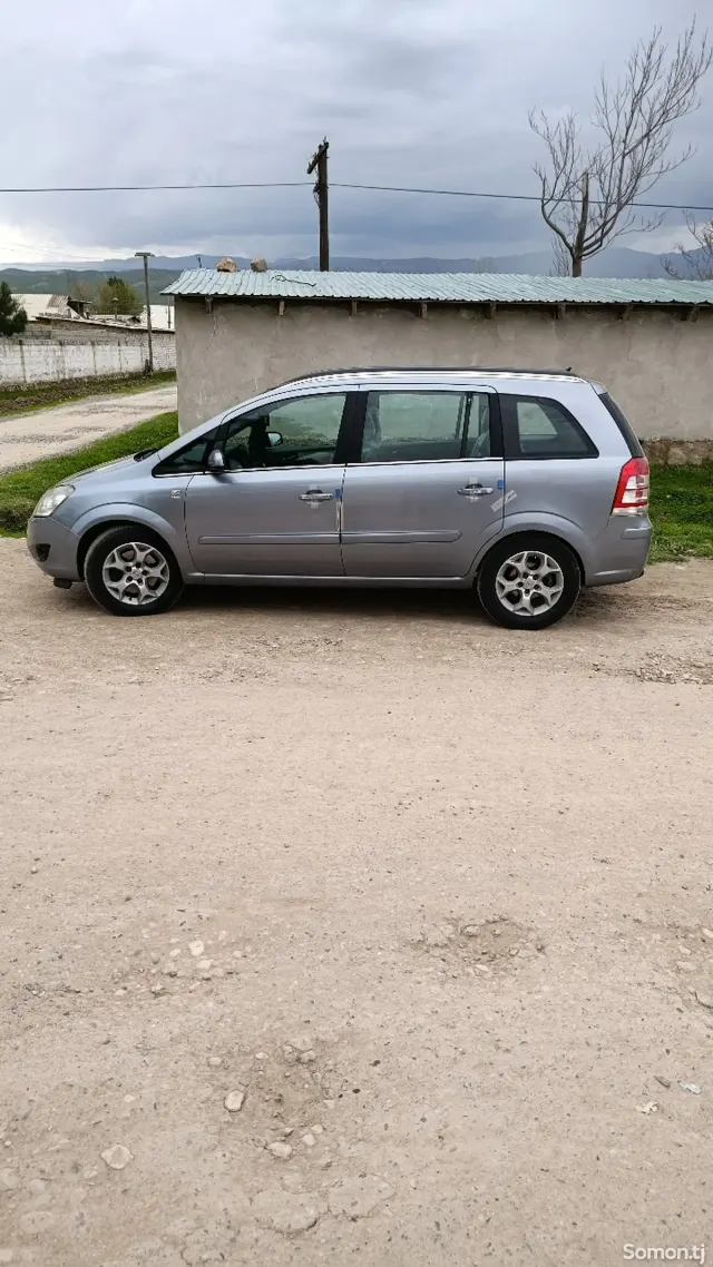 Opel Zafira 2008 · 2.2 AT