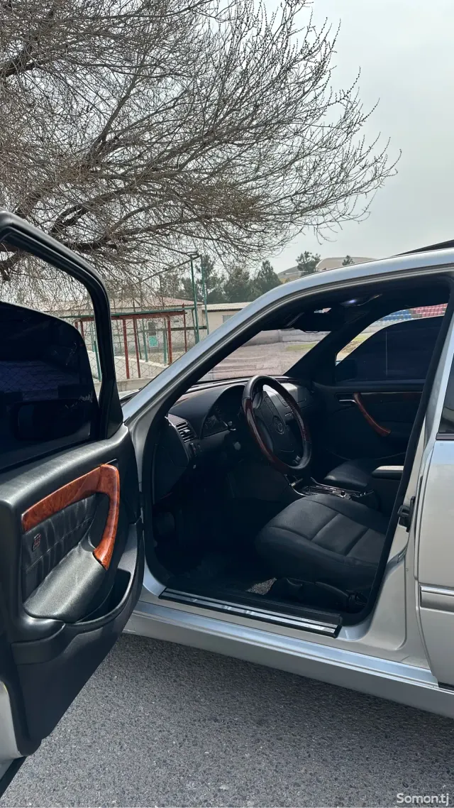 Mercedes-Benz C class 1999 · 2.4 AT