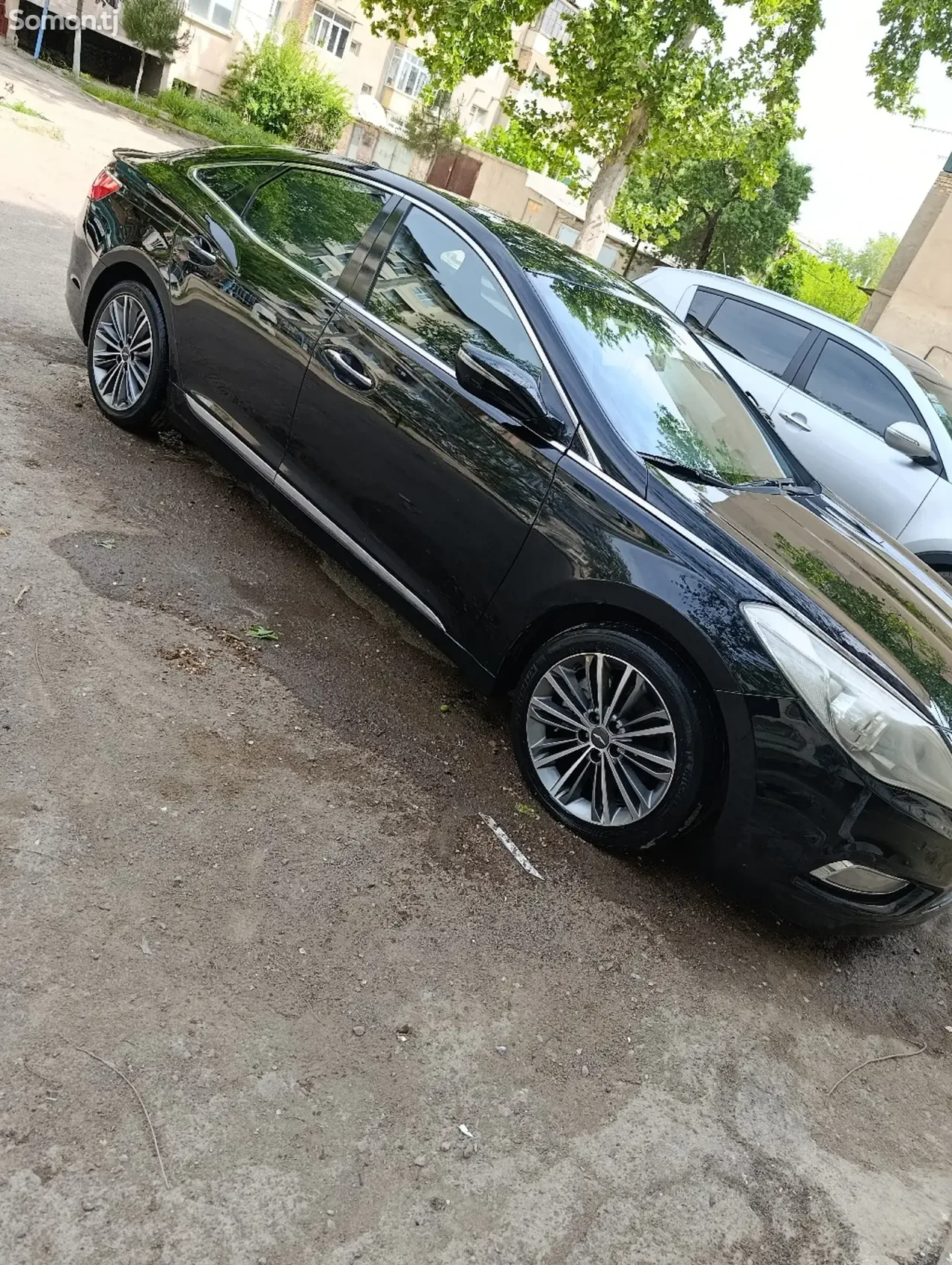 Hyundai Grandeur 2012 · 3.0 AT