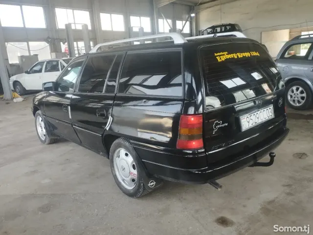 Opel Astra F 1994 · 1.6 MT
