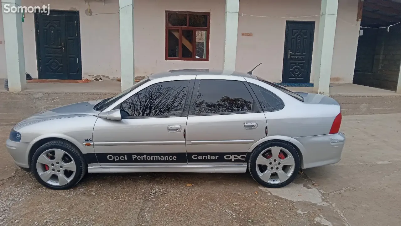 Opel Vectra B 2000 · 1.8 MT