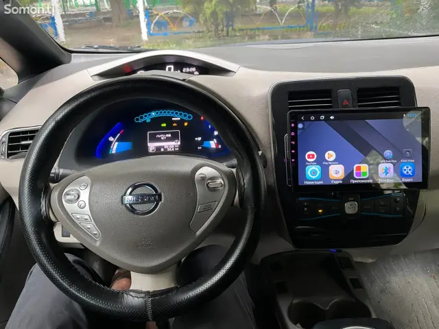 Nissan Leaf 2012 · AT