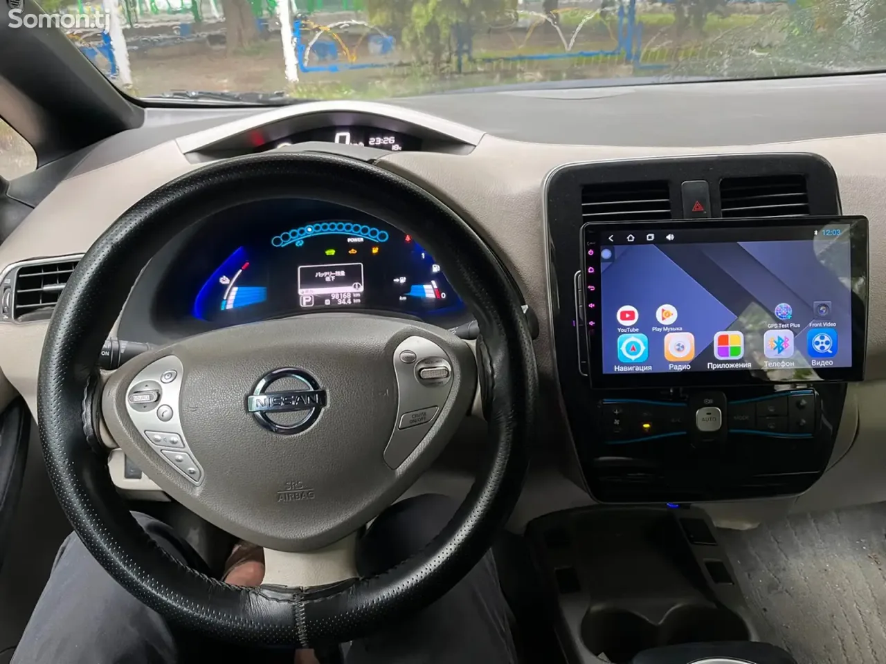 Nissan Leaf 2012 · AT