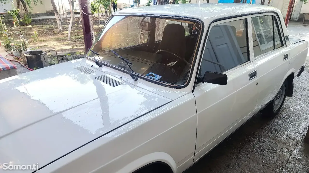 Lada (ВАЗ) 2107 2000 · 1.6 MT