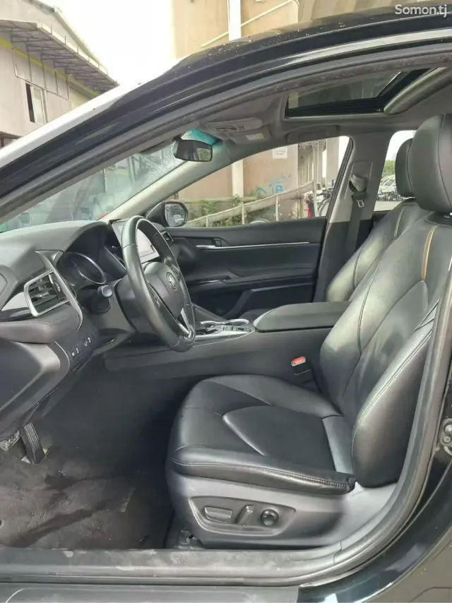 Toyota Camry 2021 · 2.5 AT