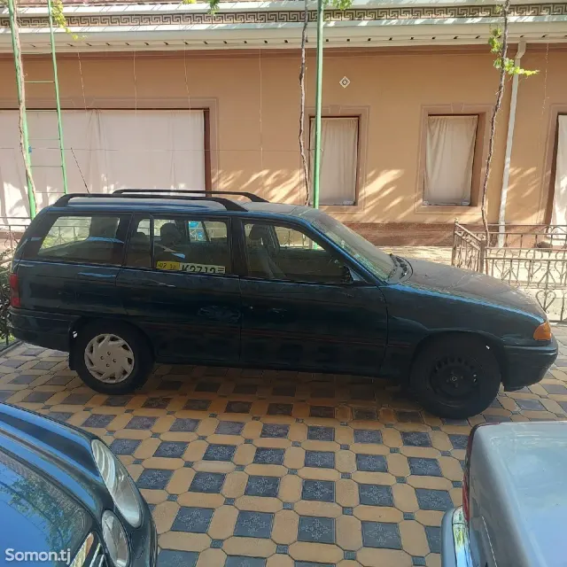 Opel Astra F 1994 · 1.6 MT